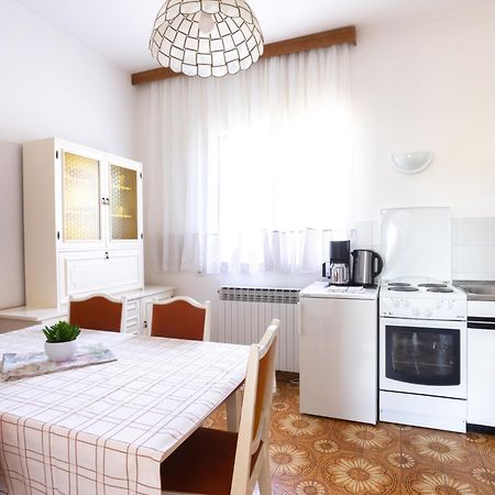 Apartments Lonzor I Selce Eksteriør bilde